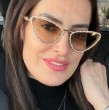 Para posar junto a un vehículo del año, Adriana Barrientos apostó por un total look de la marca Gucci, aunque fueron sus botas las que acapararon todas las miradas.