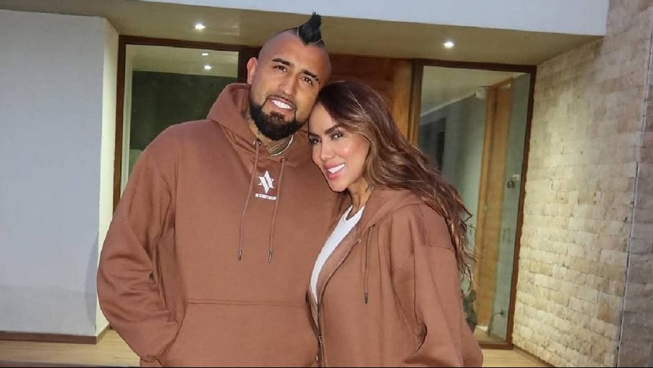 Pura complicidad: Arturo Vidal y Sonia Isaza sorprenden con looks combinados en rojo vibrante