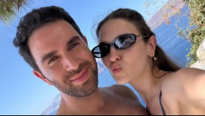 'Mi Daniel, siempre romántico': Belén Soto y su pololo disfrutan de una cita junto a la playa en Santorini