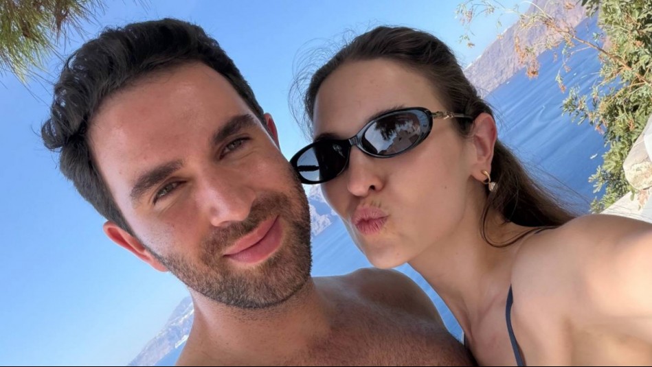'Mi Daniel, siempre romántico': Belén Soto y su pololo disfrutan de una cita junto a la playa en Santorini