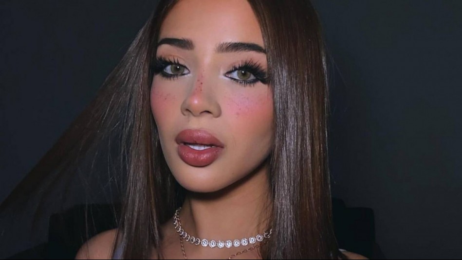 'Explosión de dorados, plateados y textura': Look maximalista de Katteyes en prestigioso evento en Nueva York
