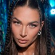 La modelo cubana Lisandra Silva defendió su modelo de crianza luego de que una usuaria la criticara por estar en constantes viajes.