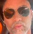 El extenista nacional Marcelo Ríos es, sin duda, uno de los deportistas más importantes de nuestro país. Sin embargo, su vida fuera de la cancha rayada ha generado más de una polémica, siendo muy atractiva para el espectáculo chileno.