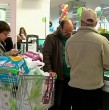 Diputados UDI proponen que regresen los empaquetadores a los supermercados, aunque solo podrían ejercer dicho rol quienes estén cursando enseñanza media o educación superior.
