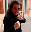 Leo Rey, sin dudas, es el hombre del momento. Y es que después de su presentación en la Gran Fonda de Chile, donde envió un particular mensaje a su excompañero de banda, Alexítico, quedó marcado en la retina de los chilenos.