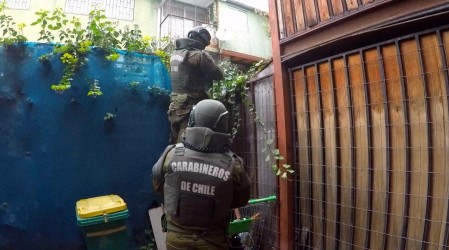 Atrapados 133 - Capítulo 56: Carabineros sigue a bandas de jóvenes delincuentes por Santiago