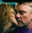 En el primer capítulo de Prohibida Obsesión, Bárbara (Fernanda Finsterbusch) logra convencer a Luciano (Diego Muñoz) de llevarla hasta su departamento.