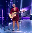 En la tercera batalla de la noche en Coliseo, uno de los clásicos del humor se hizo presente en el estudio. El humor musical, de la mano de Karito Rojas y Pelao Bordolí, demostró que sigue vigente para hacer reír al público de Viña del Mar.