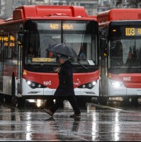 ¿A qué hora lloverá con más fuerza en Santiago? La capital podría superar los 40 mm de agua caída