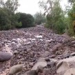Revisa acá las imágenes que muestran enormes rocas que dejó aluvión en Las Condes.