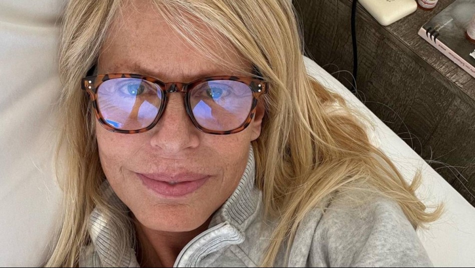 En significativo evento: Cecilia Bolocco impone estilo con un conjunto de tweed y estampado de cebra