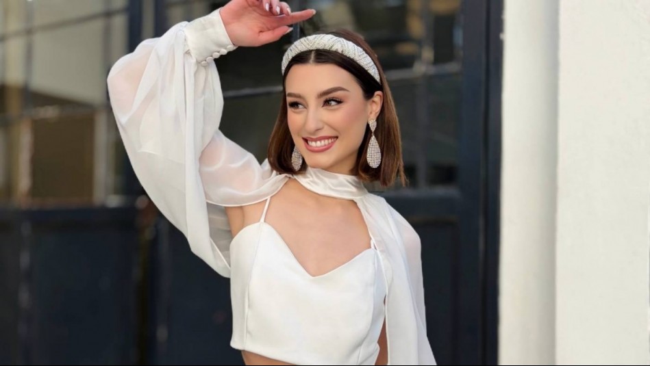 Como 'una actriz de Hollywood': Dominga López se luce con una elegante capa roja