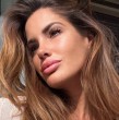 Gala Caldirola demostró en sus historias de Instagram que un par de pantalones de sastrería puede elevar de manera inmediata cualquier outfit