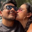 Pamela Leiva impulsa la nueva cuenta de Instagram de su pololo dentista, Leonel Vargas, con un antes y después de su propia dentadura.