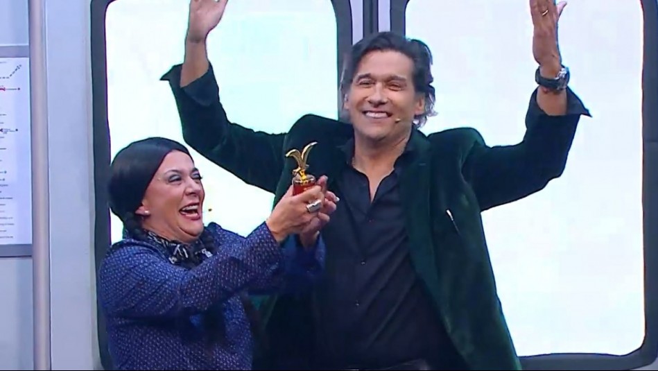 Chofi se lució con su rutina de humor y recibió una Gaviota de Oro de Rafael Araneda en Detrás del Muro