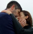 La atracción entre Clara (Lorena Bosch) y Samuel (Francisco Ossa) se convirtió en un romance prohibido en La Baronesa. Ambos están casados hace 30 años, pero desde el momento en que se vieron, algo extraño sucedió.