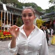 Dani Urrizola y César Norambuena llegan a Vietnam en un nuevo capítulo de Viajando Ando, para recorrer algunos de los destinos más sorprendentes del sudeste asiático, en una aventura que combina naturaleza, cultura y paisajes inolvidables.