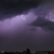 Revisa acá la hora en que podrían registrarse chubascos y tormentas eléctricas en Santiago.