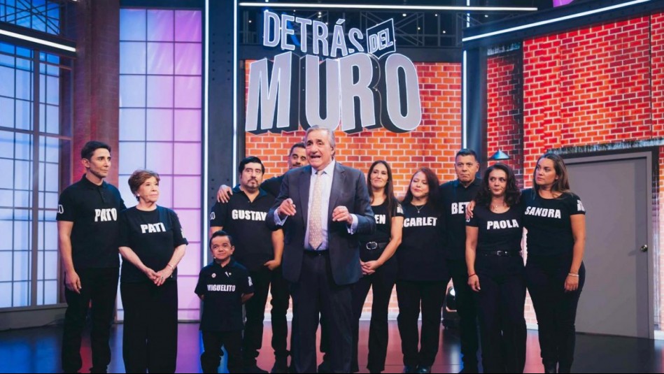 elenco detras del muro