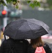 Alejandro Sepúlveda adelantó la probabilidad de precipitaciones y tormentas eléctricas este jueves en Santiago. Revisa acá los sectores donde caerían chubascos.