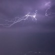 Alejandro Sepúlveda se refirió a la llegada de un nuevo sistema frontal. Revisa acá en qué momento del día está la probabilidad de precipitaciones y tormentas eléctricas este lunes 19 de octubre.