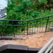 Revisa acá las imágenes de las escaleras del cerro Cornou de Talcahuano, las cuales se transformaron en una verdadera cascada.