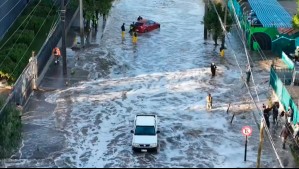 Intensas lluvias inundaron sector industrial de San Bernardo: Al menos dos autos quedaron atrapados