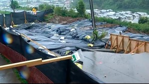 Enorme socavón pone en riesgo a 150 familias en Arauco ante riesgo de derrumbe: Vecinos se niegan a evacuar