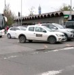 Un bache está afectando tanto a vehículos como a medios de transporte en la intersección de Toesca con Manuel Rodríguez en Santiago Centro.