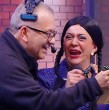 En los mejores momentos de Detrás del Muro, Chofi (Paola Troncoso) viaja en metro para realizar un trámite.