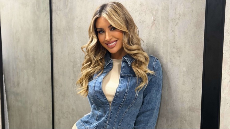 Camila Andrade posando y sonriendo.