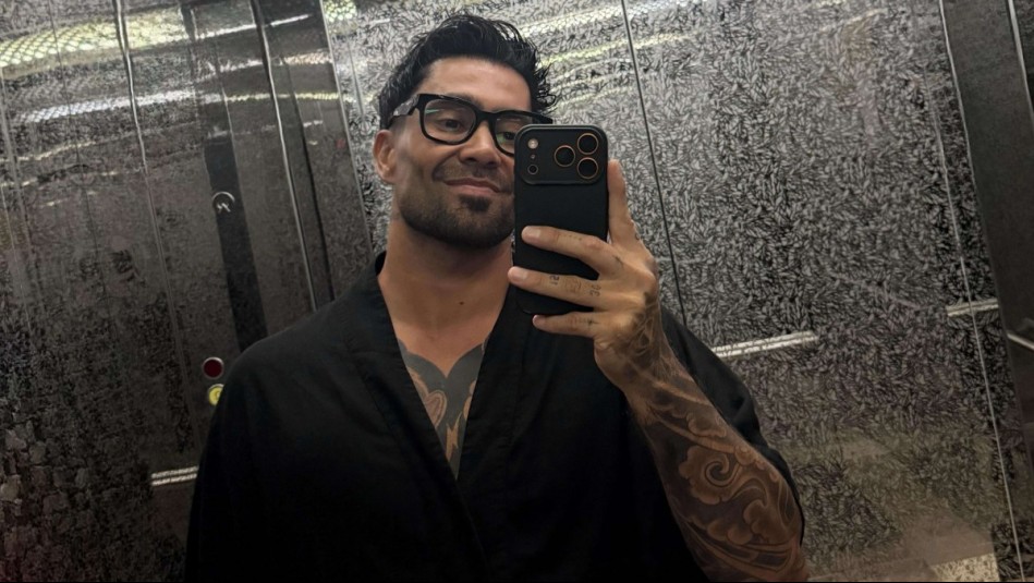 luis jiménez posando.