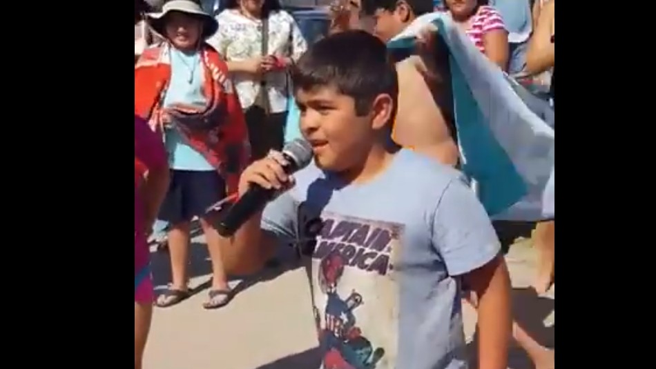 [VIDEO] Niño sorprende en concurso con canción de AC/DC