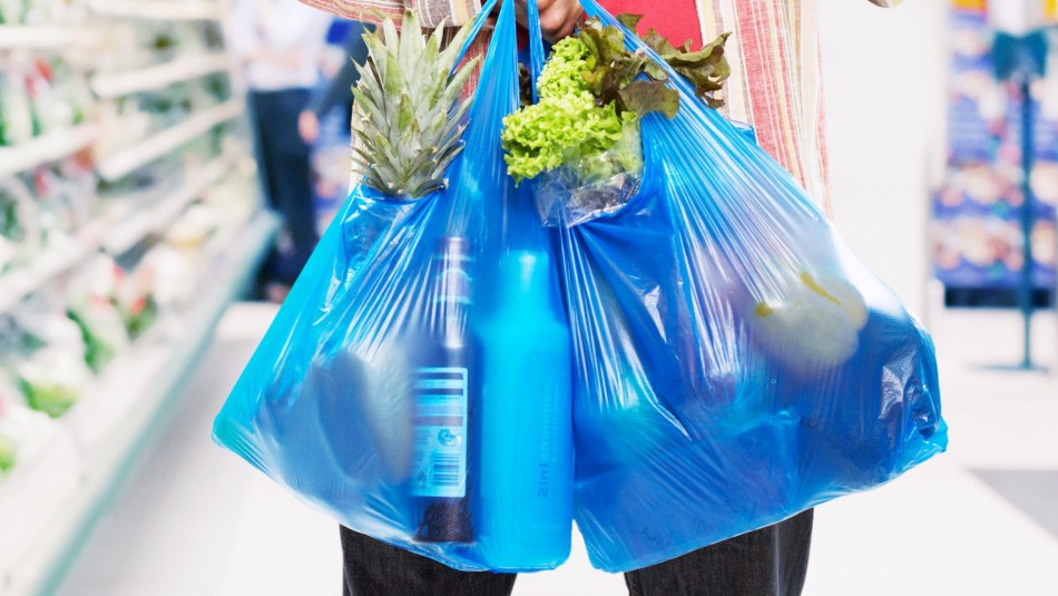Supermercado mantendrá empaquetadores pese a fin de las bolsas pláticas / Referencial Agencia.