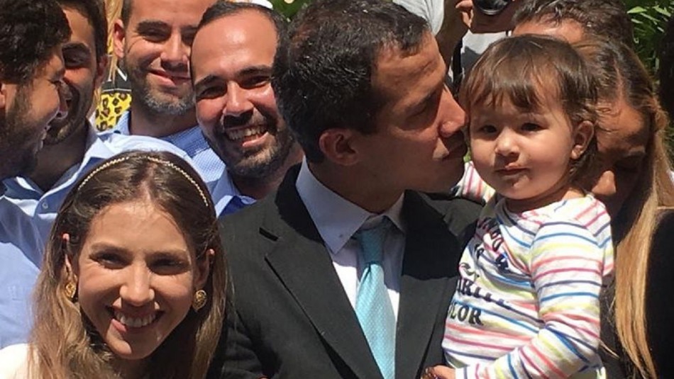 Juan Guaidó y familia/ Twitter: @centropopularve