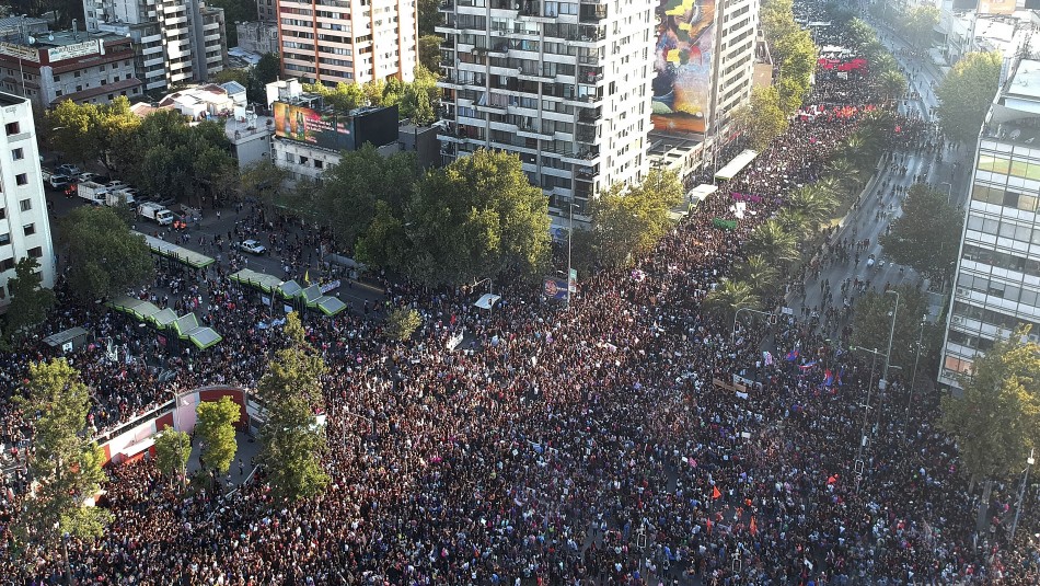 Marcha feminista en Santiago / Agencia Uno