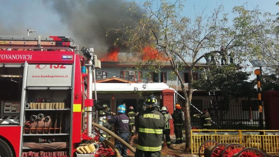 Incendio en Municipalidad de El Bosque / Twitter @todogranavenida