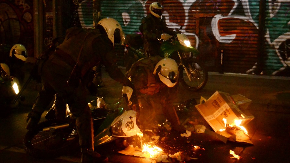 La moto fue quemada en una barricada / Agencia Uno.