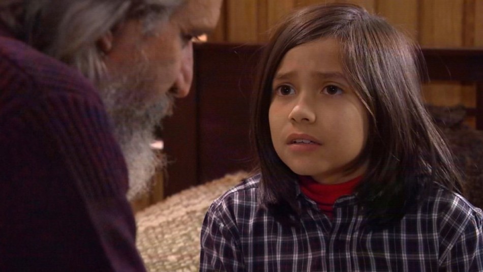 [VIDEO] Isla Paraíso: La reacción de Moisés ante la idea de su mamá de llevárselo a Concepción