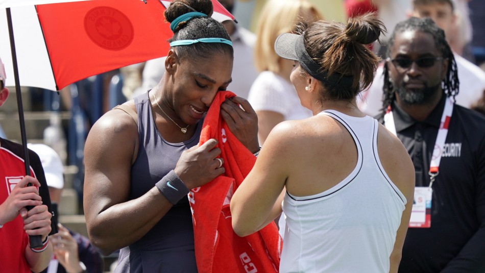 Serena Williams fue consolada por su rival.