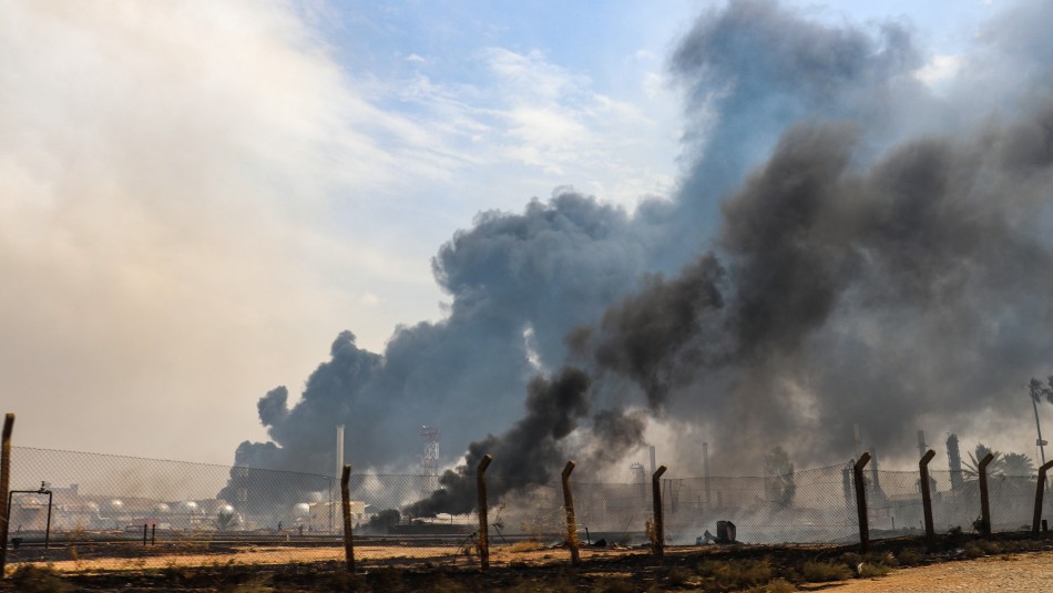 Se dispara precio del petróleo tras ataque a refinería en Arabia Saudita