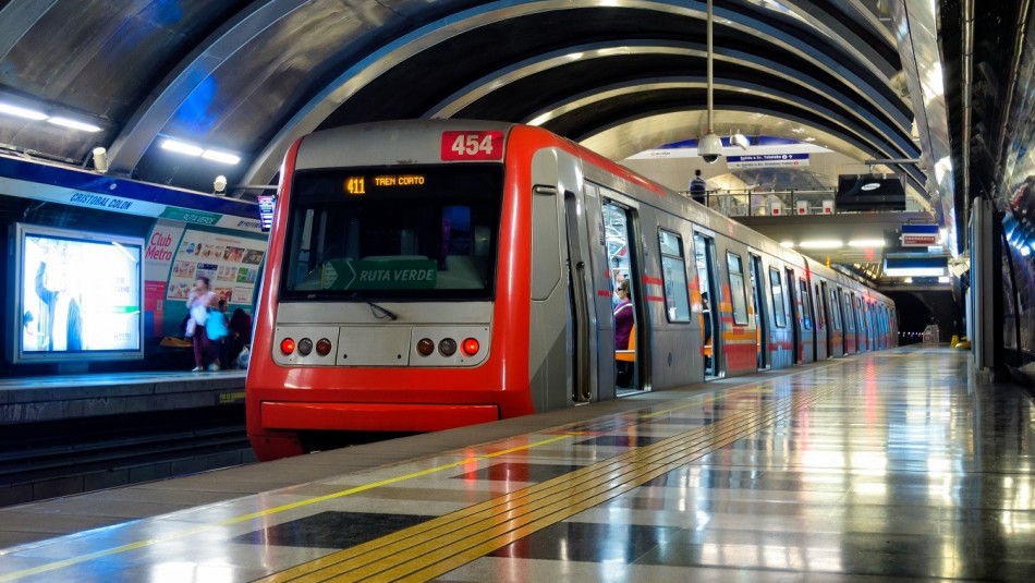 Чили метро. Метро Сантьяго. Лас Вегас метро. Поезд в метро цветов.