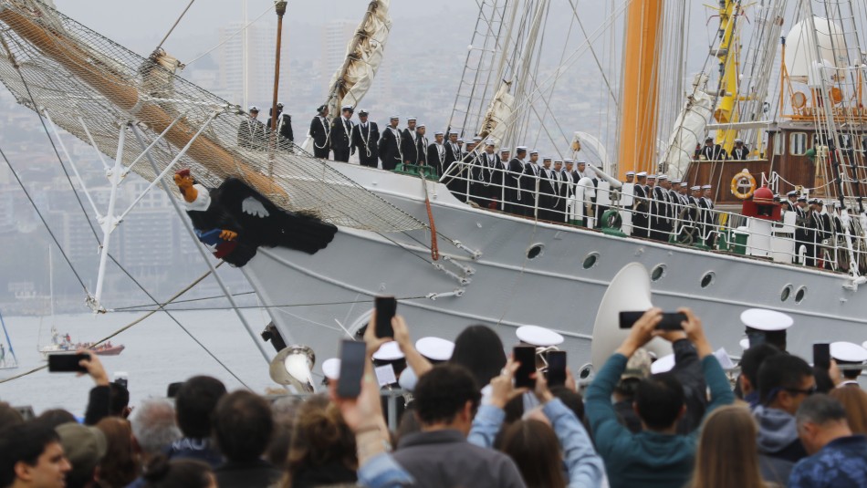 Buque escuela Esmeralda Buque escuela Esmeralda recaló en Valparaíso tras un viaje de instrucción de siete meses