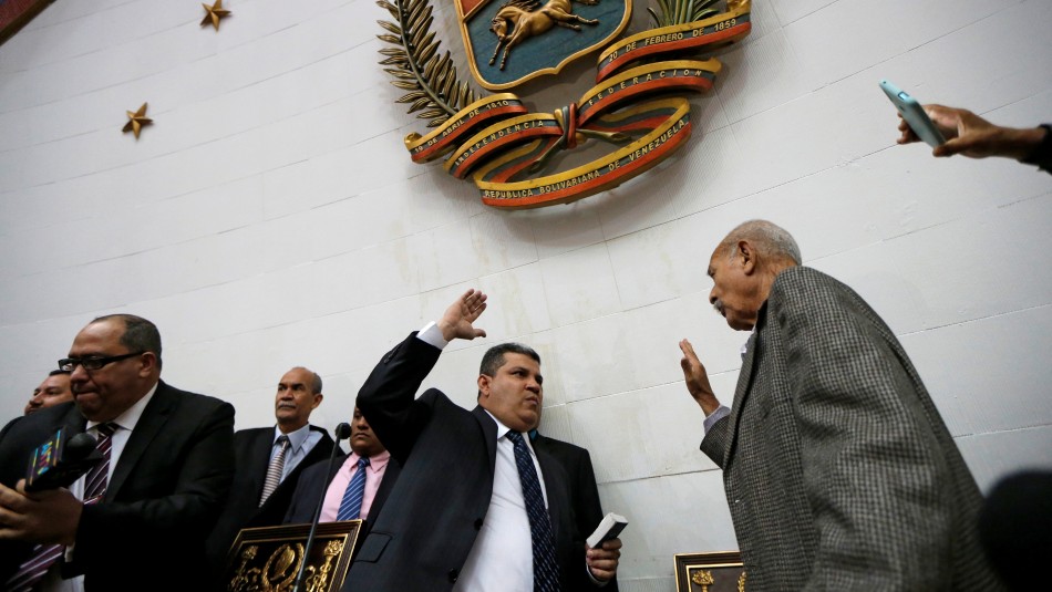 Luis Parra Venezuela: Diputado rival de Guaidó se autoproclama presidente del Parlamento con apoyo del chavismo