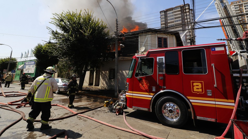 incendio viña del mar Incendio afecta a vivienda de dos pisos en el centro de Viña del Mar