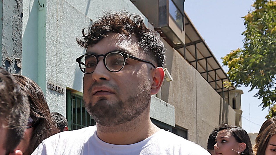 Roberto Campos Profesor imputado por daños en estación del Metro: