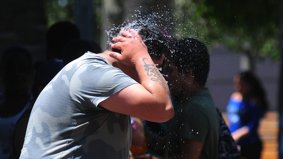 Imagen referencial de archivo Hasta 35° este fin de semana: Anuncian ola de calor para regiones de Coquimbo y Valparaíso