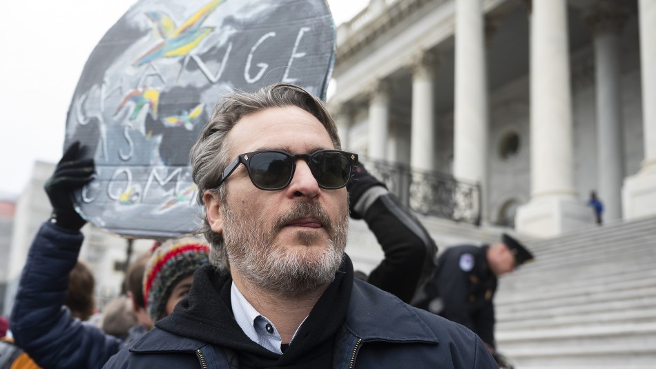 Joaquin Phoenix y Martin Sheen fueron detenidos tras protestar por el cambio climático Joaquin Phoenix y Martin Sheen fueron detenidos tras protestar por el cambio climático