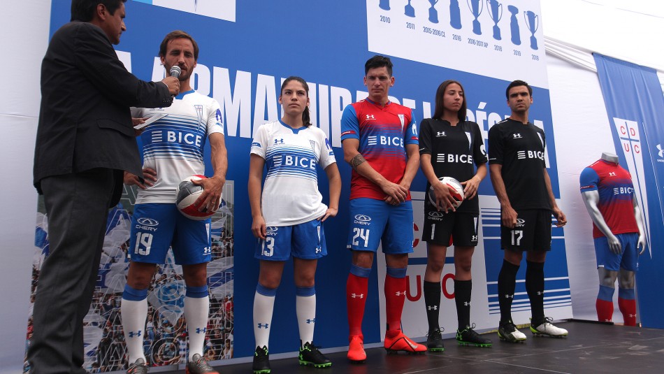 Universidad Católica La UC presentó su nueva camiseta.
