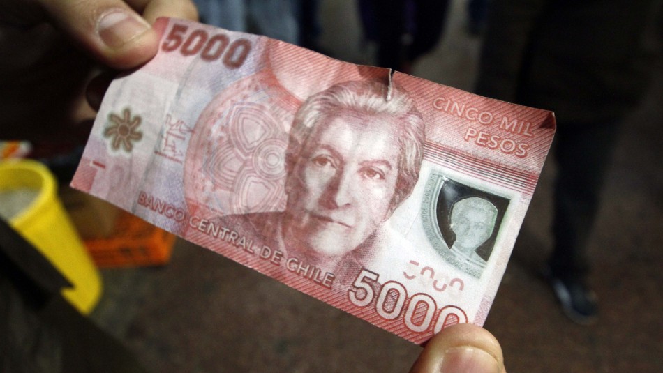 Sujeto es condenado a 541 días de cárcel por pagar con un billete falso en Chillán Sujeto es condenado a 541 días de cárcel por pagar con un billete falso en Chillán
